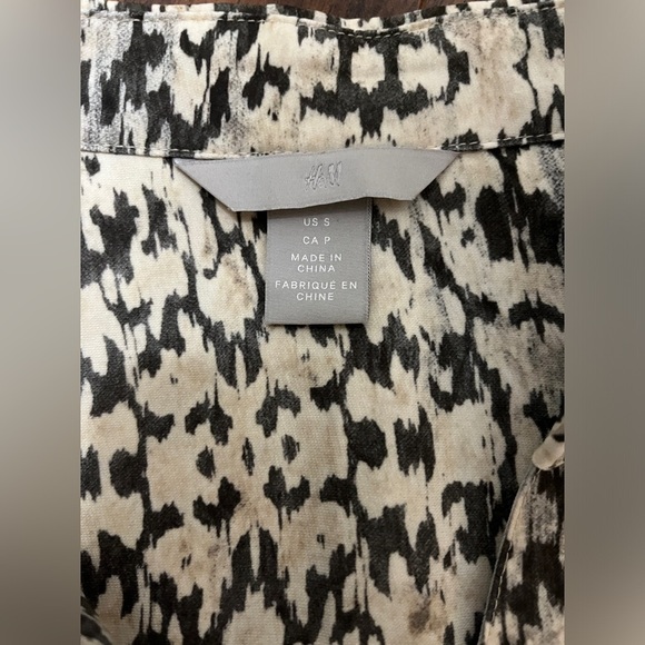 Women’s H&M beige patterned shirt dress - size small - Picture 3 of 6